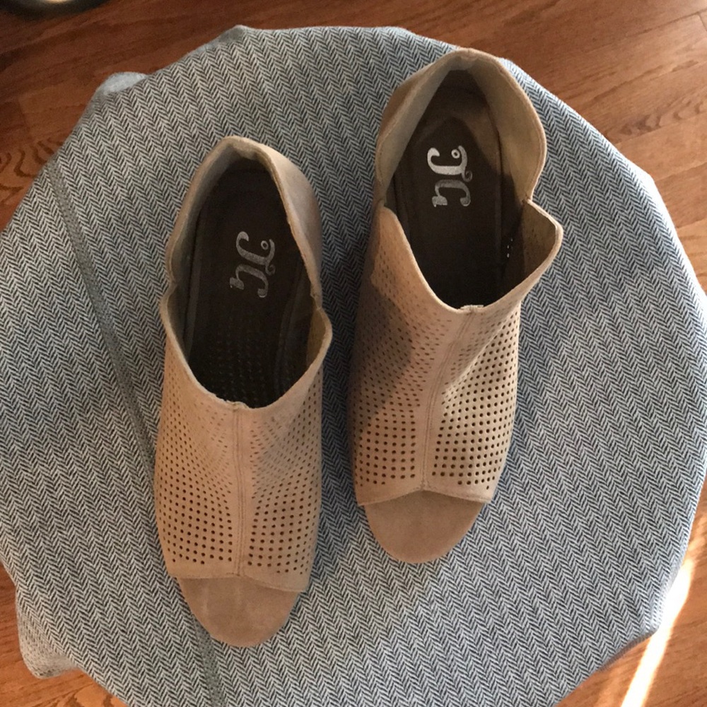 Ankle bootie